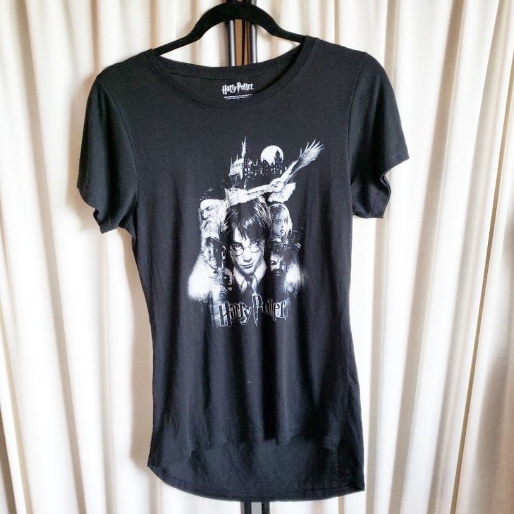 1 Harry Potter graphic tee, Hogwarts, size large